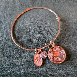 Disney Bracelet Ohana‎ Means Family Charms Lilo & Stitch Gold Floral Rhinestones